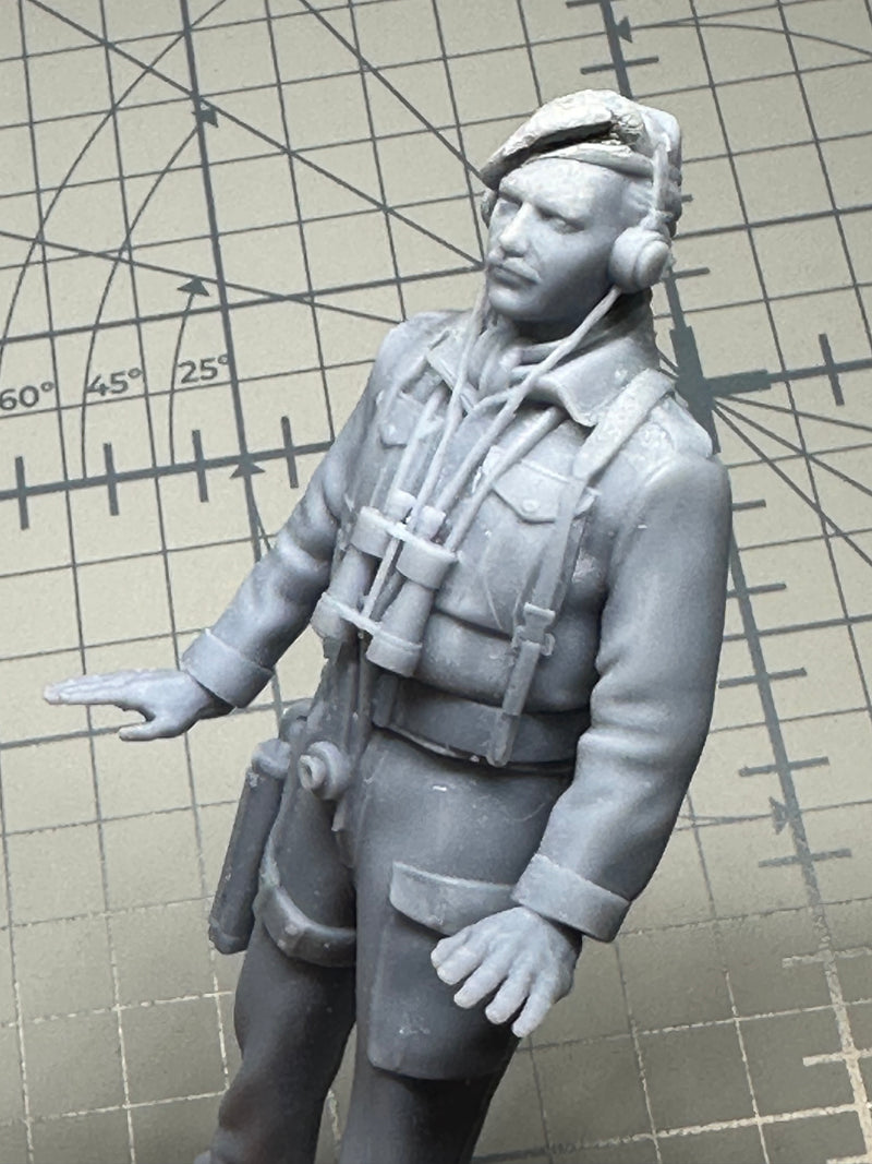 WW2 British Tank Commander With hands resting 1/16 scale printed by The Veteran Modeler.