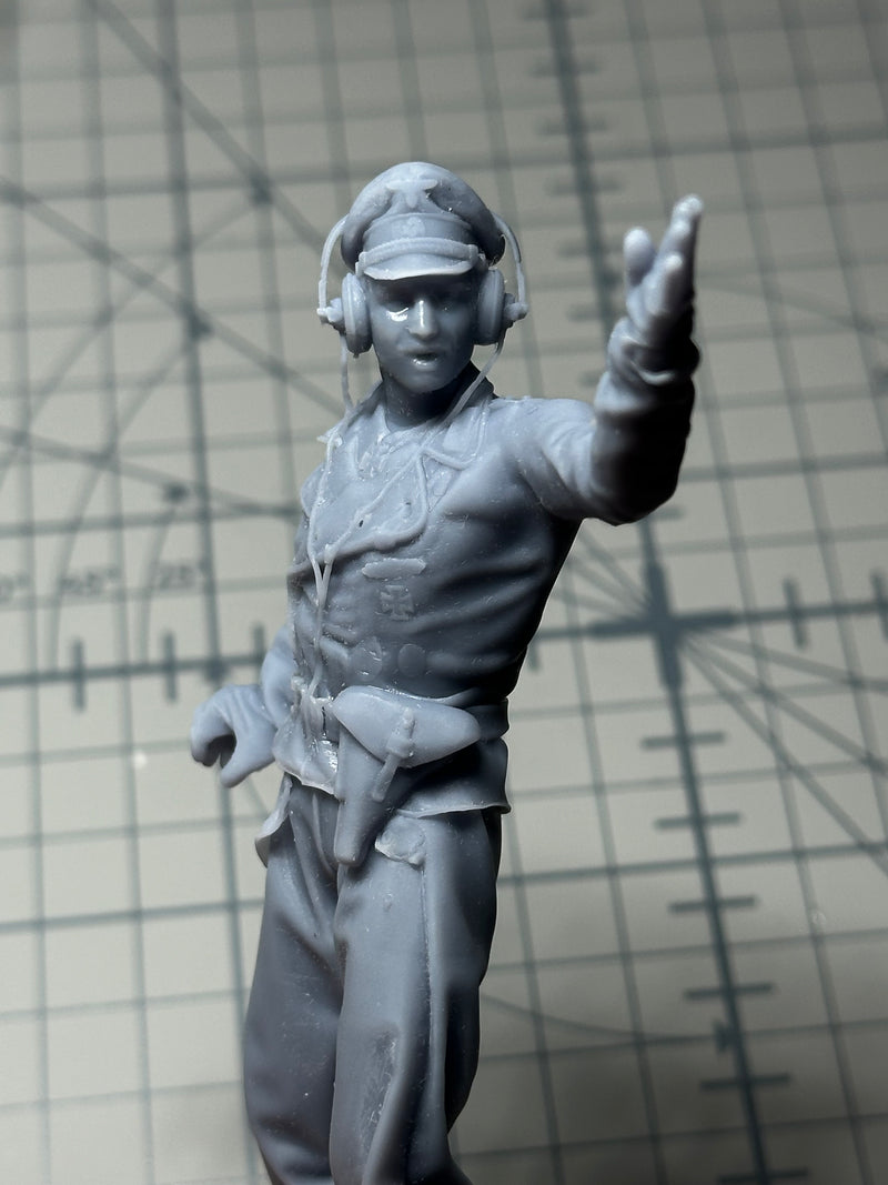 WW2 German Tank Commander with pointing arm 1/16 scale printed by The Veteran Modeler.