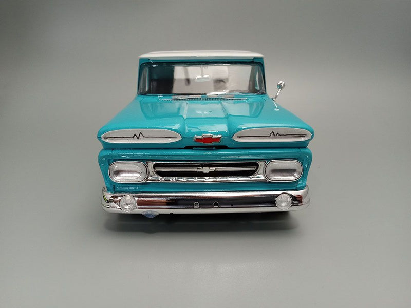 AMT 1/25 1960 Chevy Apache Pickup Street Machine
(Level 2)