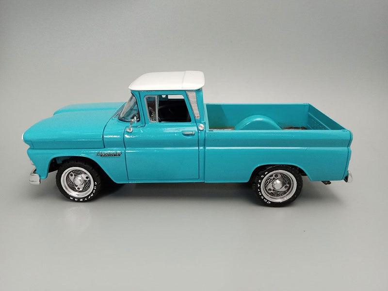 AMT 1/25 1960 Chevy Apache Pickup Street Machine
(Level 2)