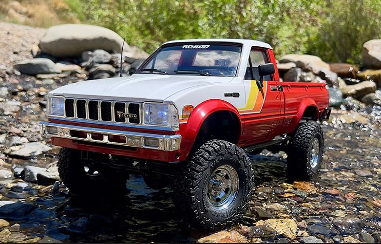 RC4WD 1/10 Trail Finder 2 1982 Toyota Pick-Up 4x4 RTR - Red Ships free across Canada 🇨🇦