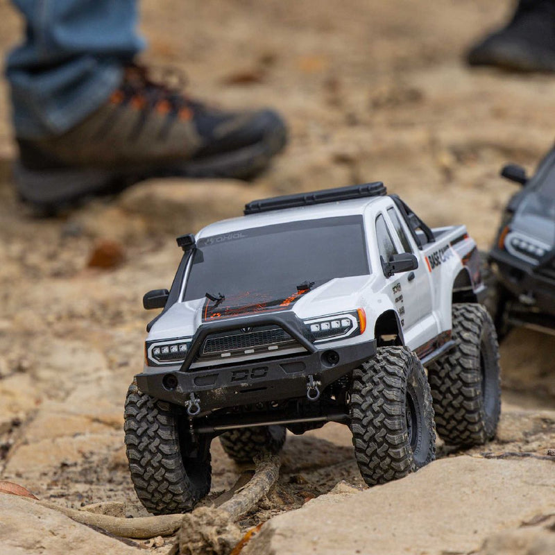 Axial 1/10 SCX10 III Base Camp 4x4 RTR - White. Free shipping across Canada 🇨🇦