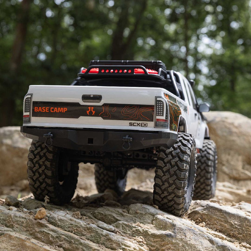 Axial 1/10 SCX10 III Base Camp 4x4 RTR - White. Free shipping across Canada 🇨🇦