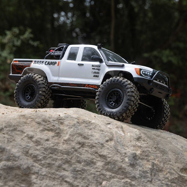Axial 1/10 SCX10 III Base Camp 4x4 RTR - White. Free shipping across Canada 🇨🇦