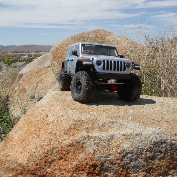 Axial 1/6 SCX6 Jeep JLU Wrangler 4x4 RTR - Silver. Ships free across Canada 🇨🇦