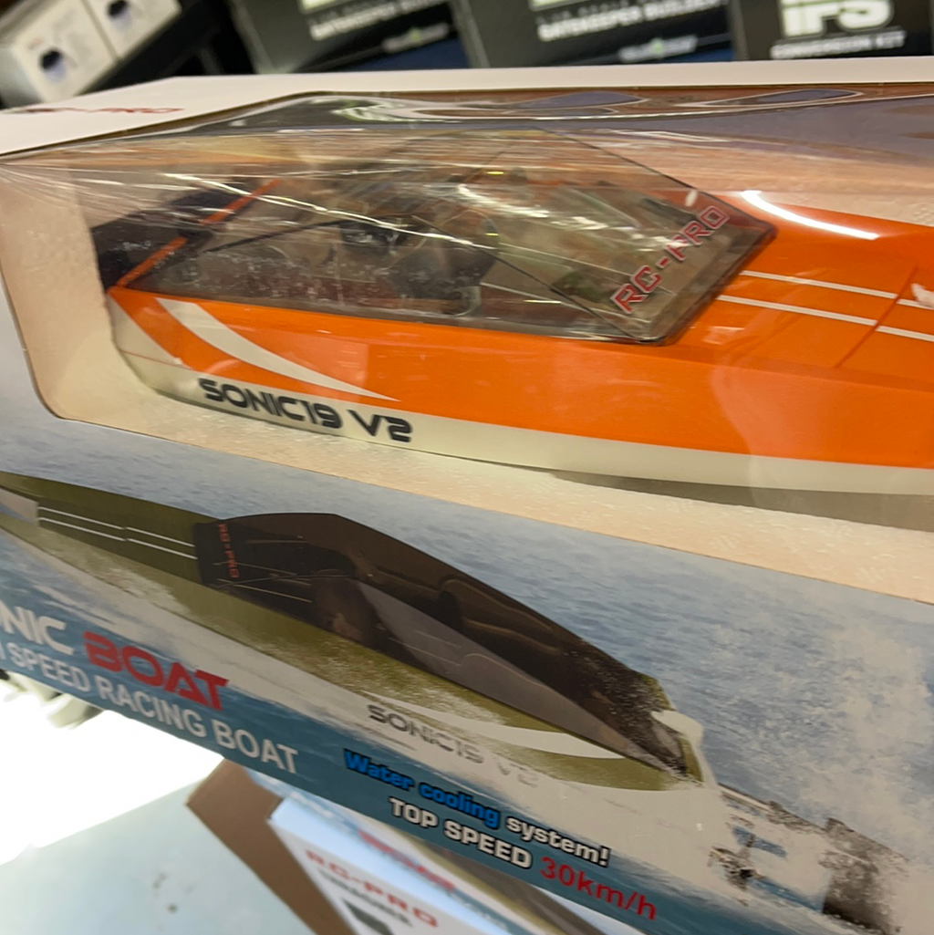 Sonic 19 top rc boat